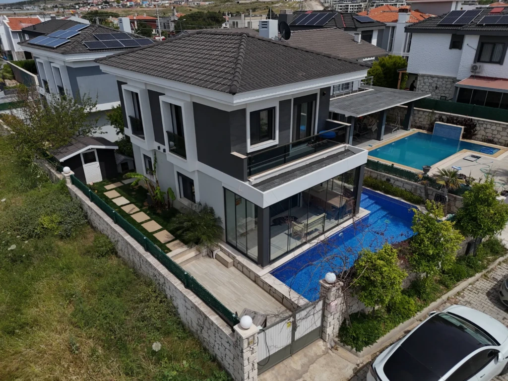 Çeşme Şifne’de Tam Müstakil, Havuzlu, 3+1 Villa